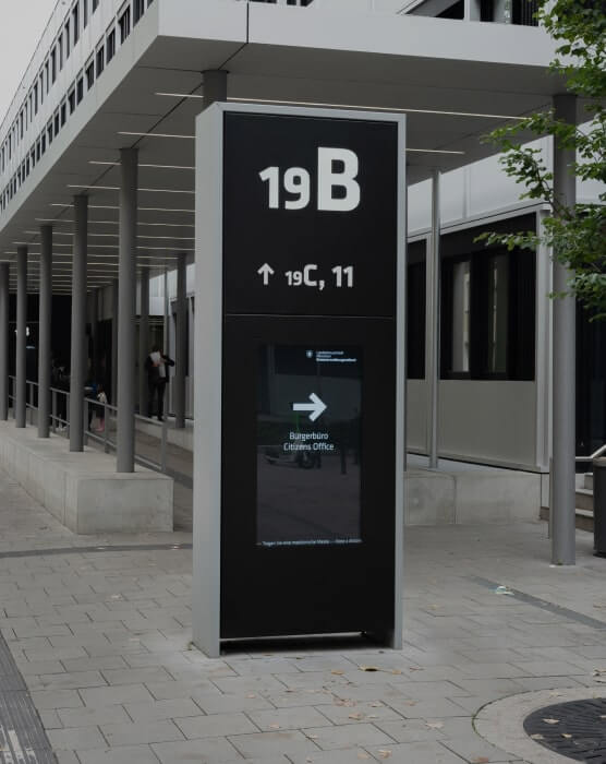 Display da 55″ per esterni resistenti agli atti vandalici