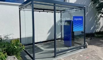Digitalizzazione di accoglienza e gestione visitatori presso il produttore di polveri e granuli inprotec GmbH